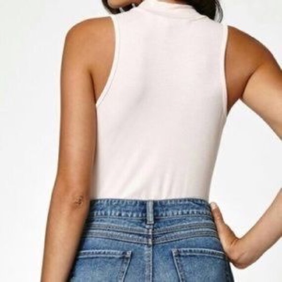 Kendall and Kylie pink Keyhole Top - Picture 2 of 3